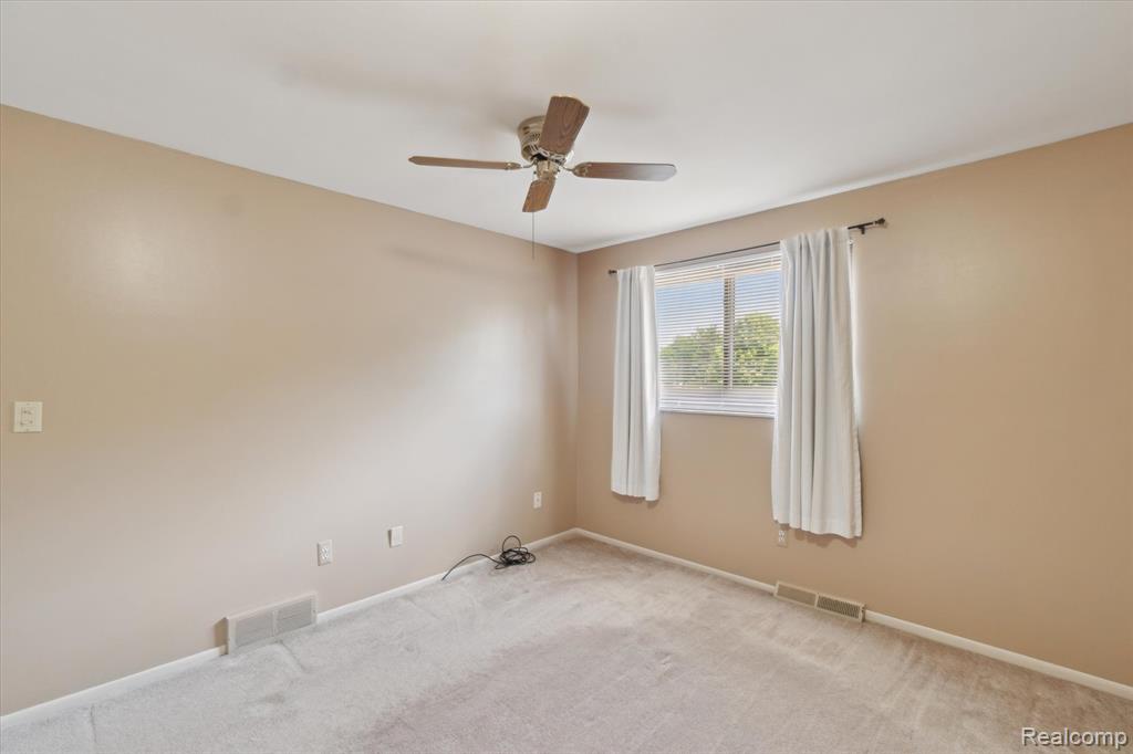 6169 Barker Circle, Waterford, MI 48329 — Photo 25