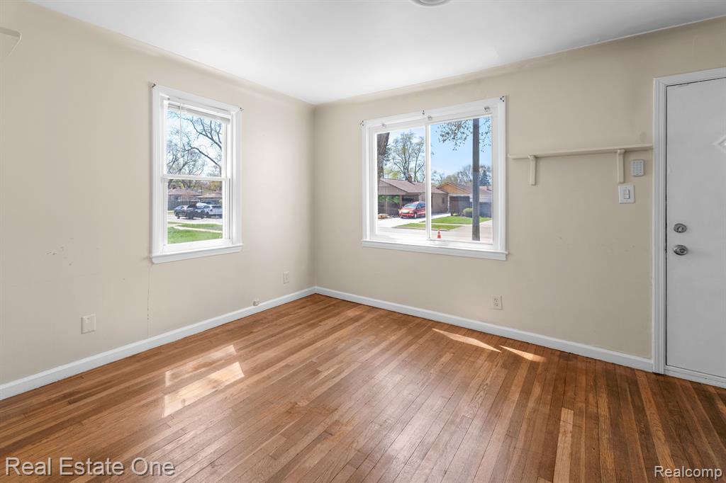 4957 ZIEGLER Street, Dearborn Heights, MI 48125 — Photo 5