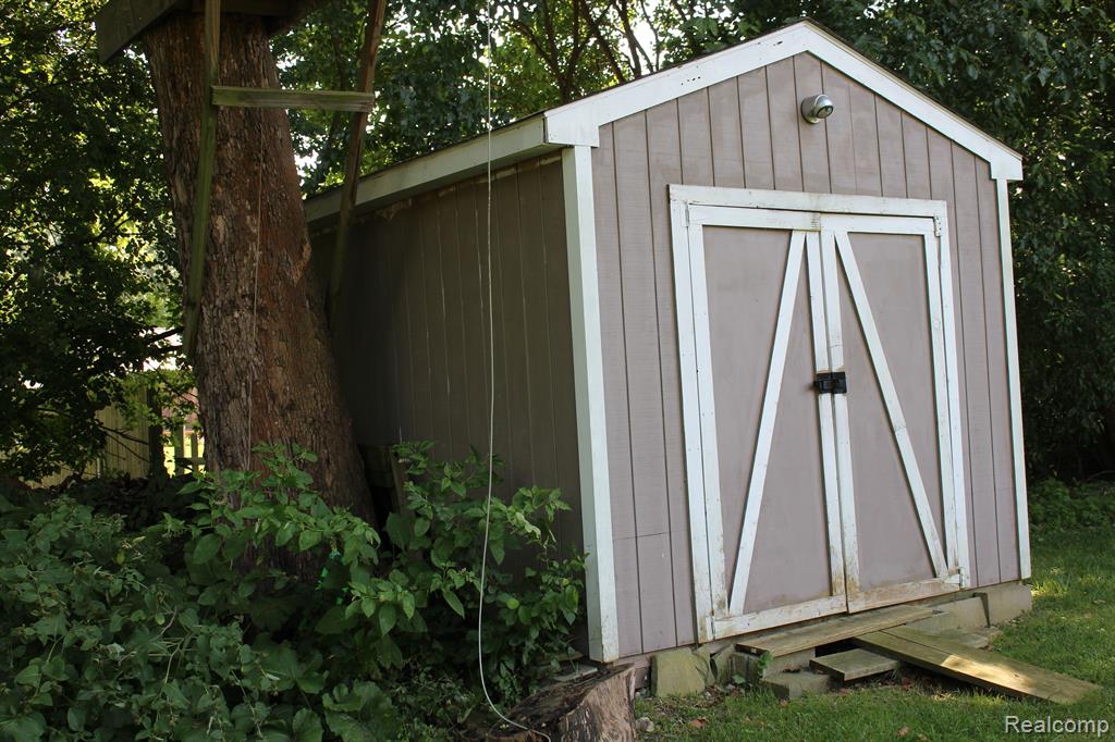 9025 GLASGOW Drive, White Lake, MI — Photo 28