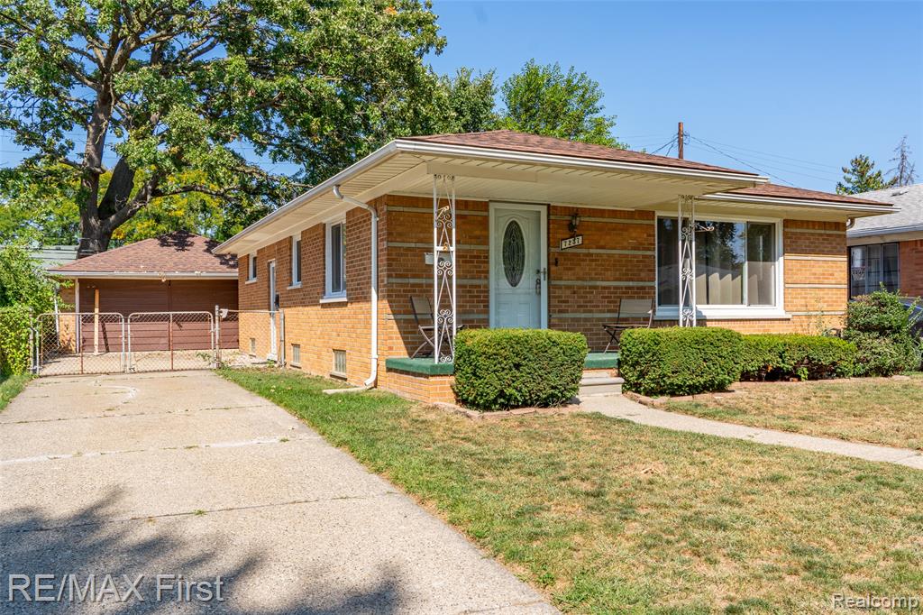 7257 State Park, Center Line, MI 48015 — front exterior