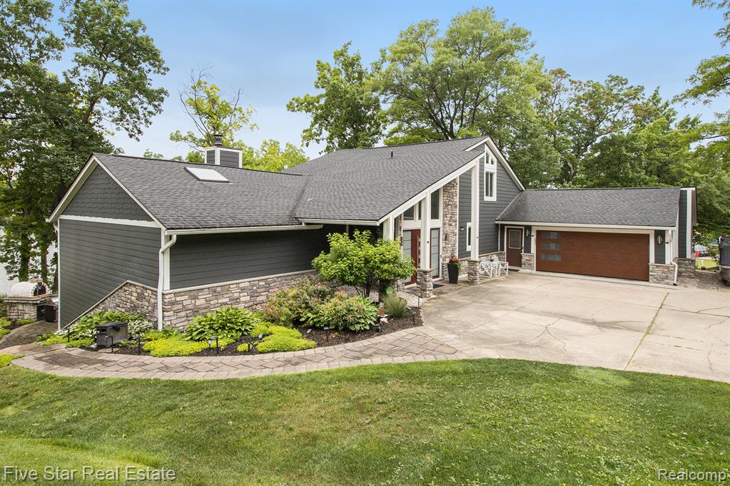 7025 Dandison Boulevard, West Bloomfield, MI 48324 — Photo 5