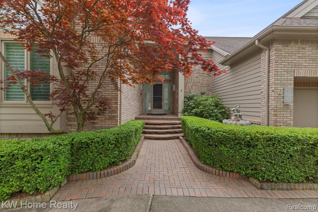 4958 COUNTRYSIDE Drive, West Bloomfield, MI 48323 — Photo 2