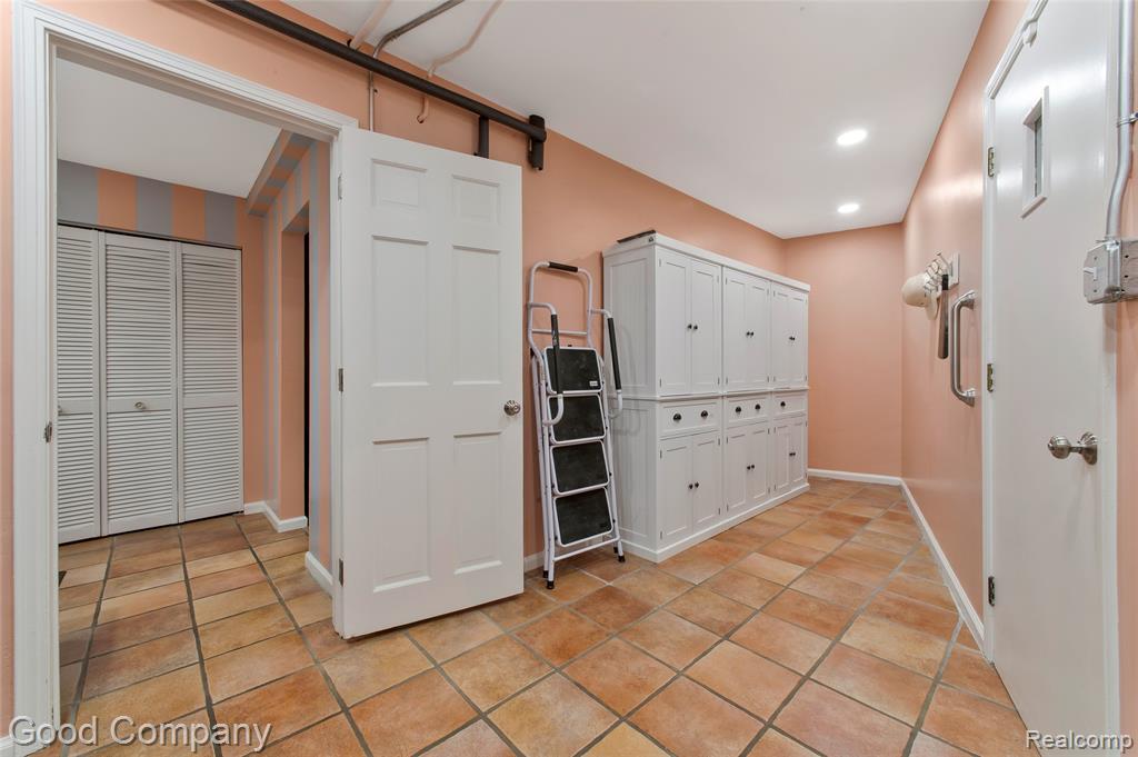 4230 Orchard Way, Bloomfield Hills, MI 48301 — Photo 24