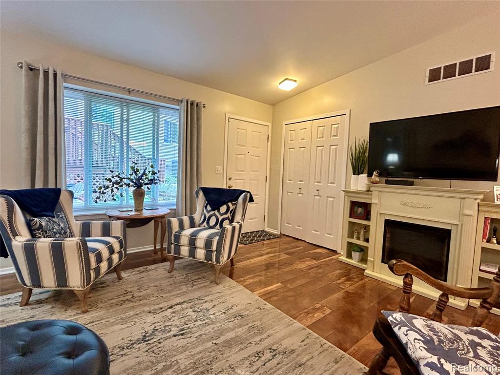 9545 Woodside Circle, Grand Blanc, MI 48439 — Photo 35