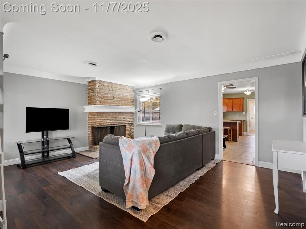 7231 Weingartz, Center Line, MI 48015 — Photo 3