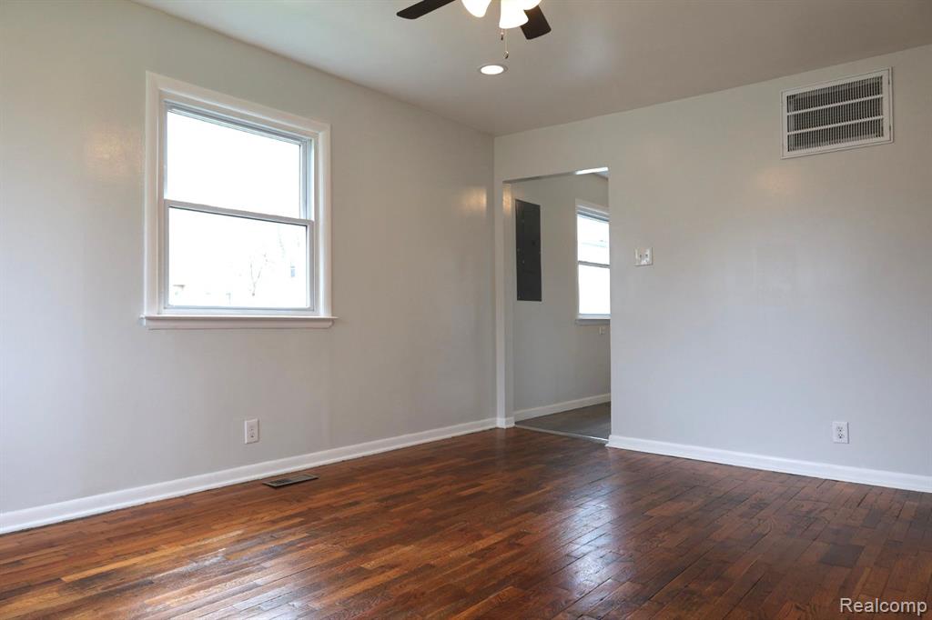 4618 BRUNSWICK Avenue, Flint, MI 48507 — Photo 6