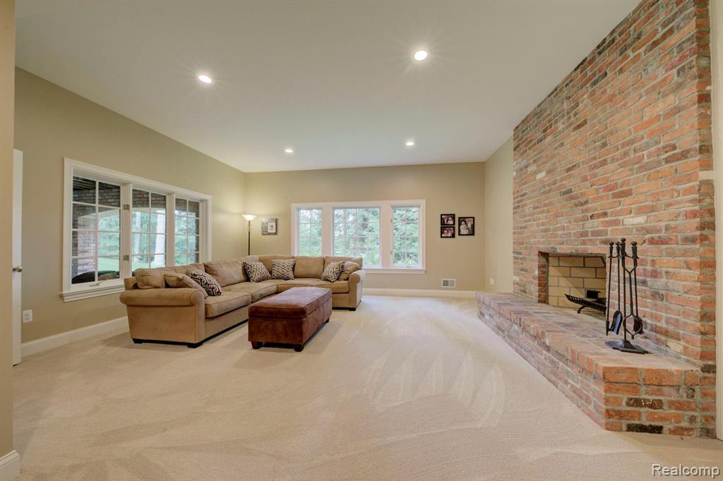 5718 EVERGREEN, Howell, MI 48855 — Photo 34