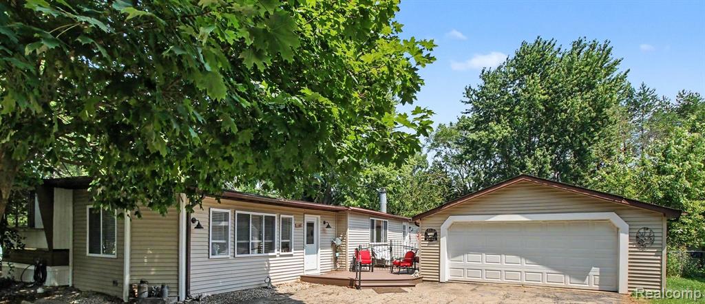 521 Cherokee Bend, Howell, MI 48843