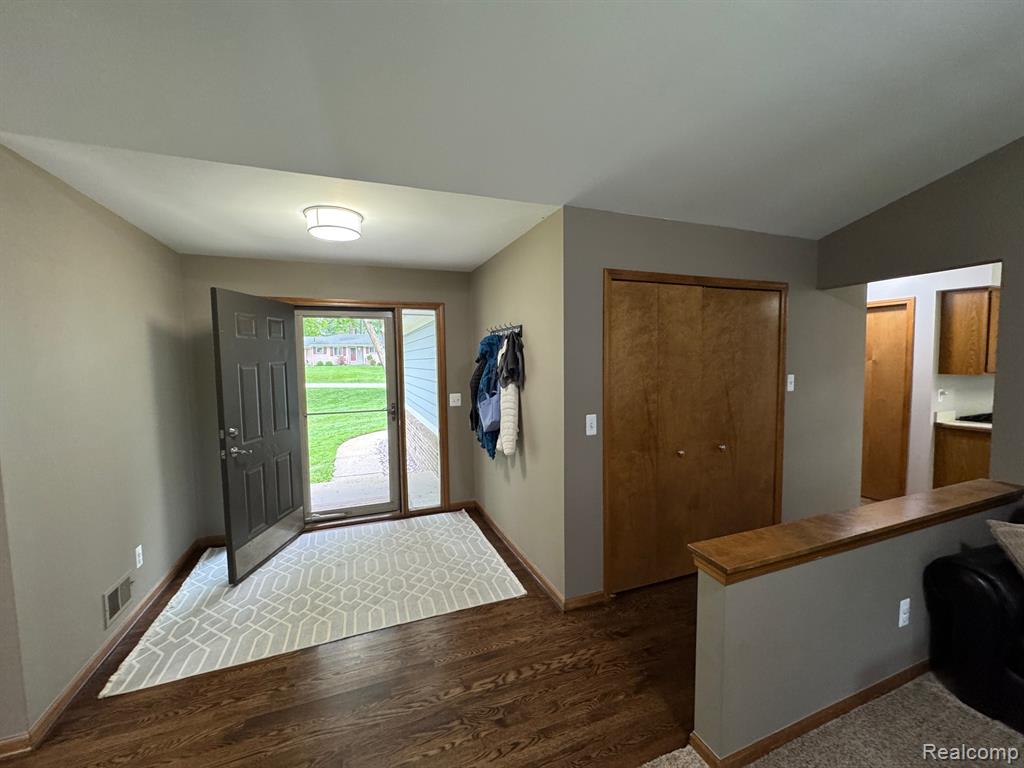 5851 Kingfisher Lane, Clarkston, MI — Photo 16