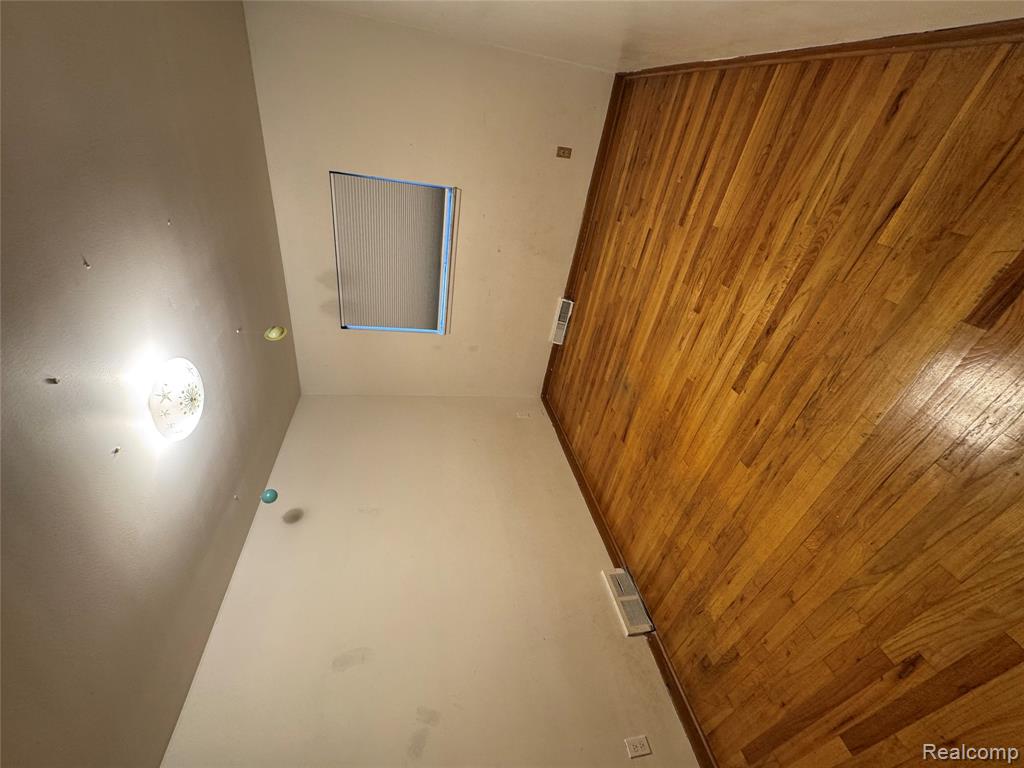 8309 Potomac Street, Center Line, MI 48015 — Photo 10