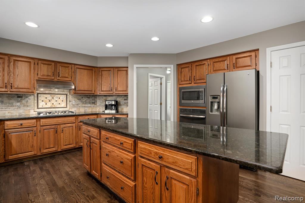 4214 Oak Tree Circle, Rochester, MI 48306 — Photo 19