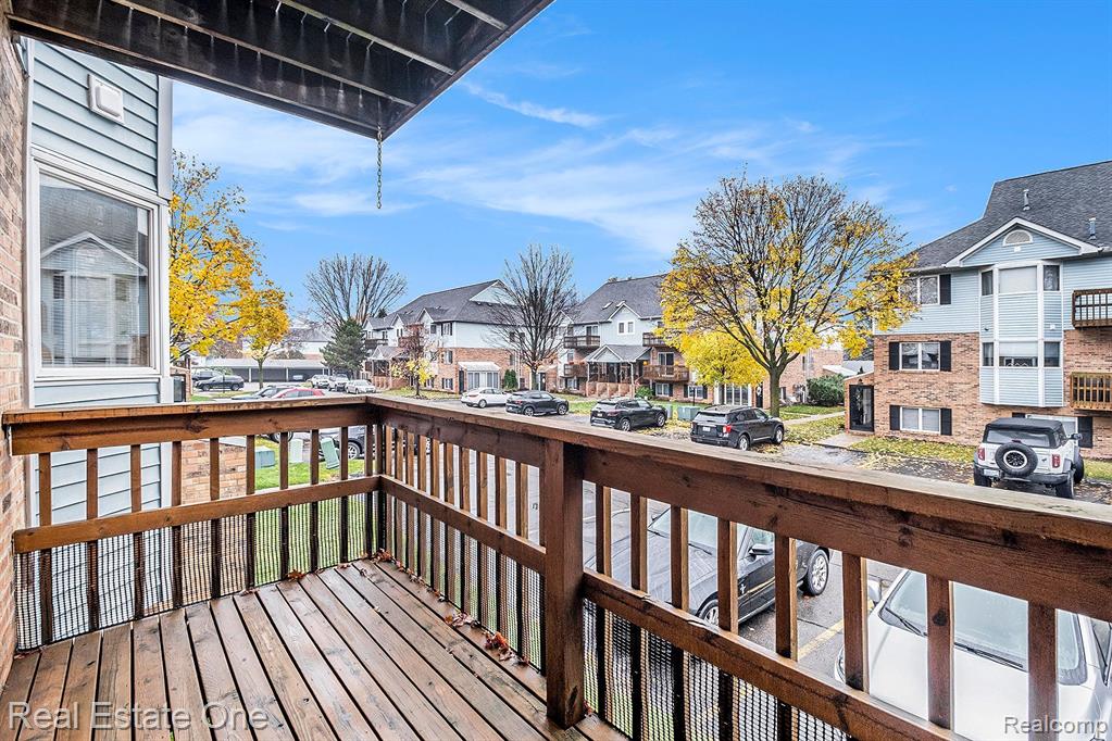232 PINEWOOD Drive, Plymouth, MI 48170 — Photo 16
