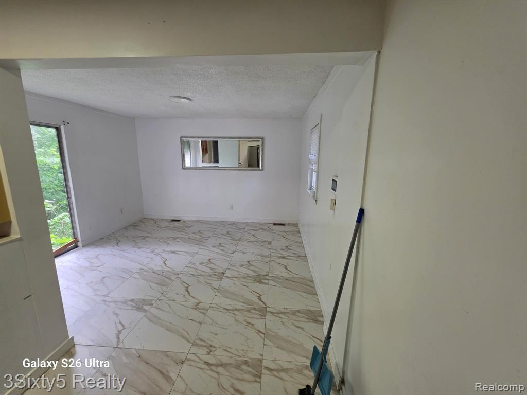18344 Shiawassee Drive, Detroit, MI 48219 — Photo 9