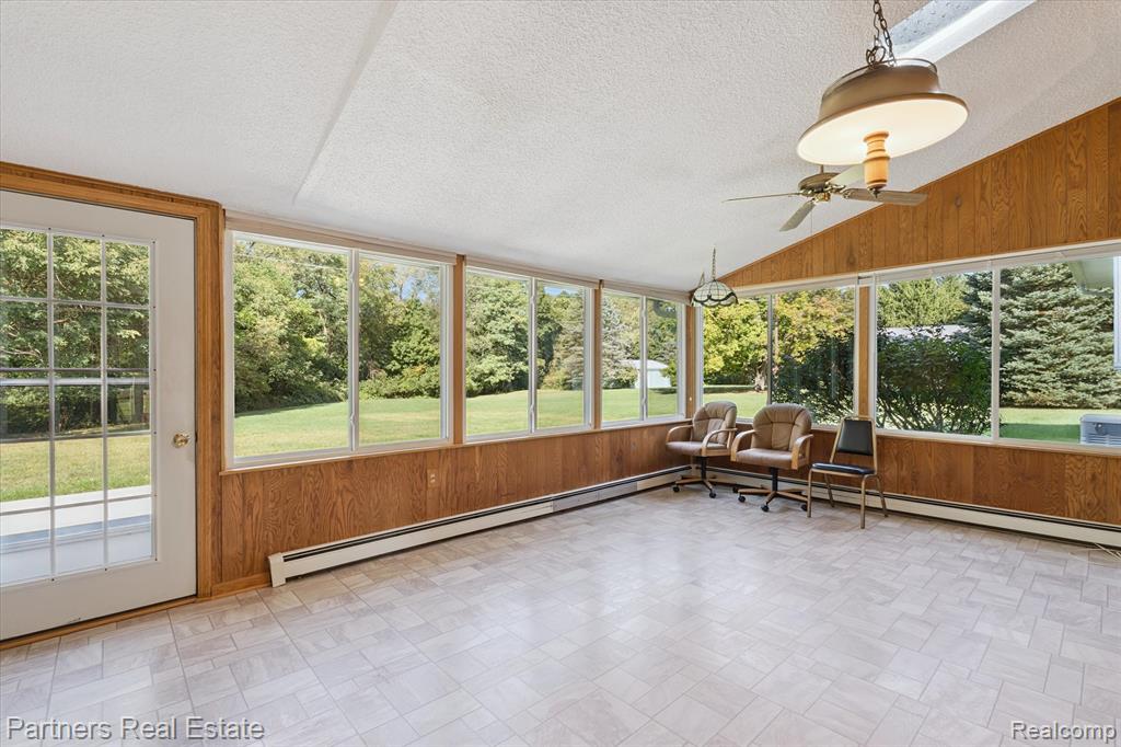 6505 Strawberry Lake Road, Hamburg, MI — Photo 23