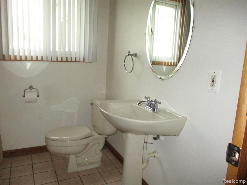 831 CARDWELL Street, Garden City, MI — Photo 8