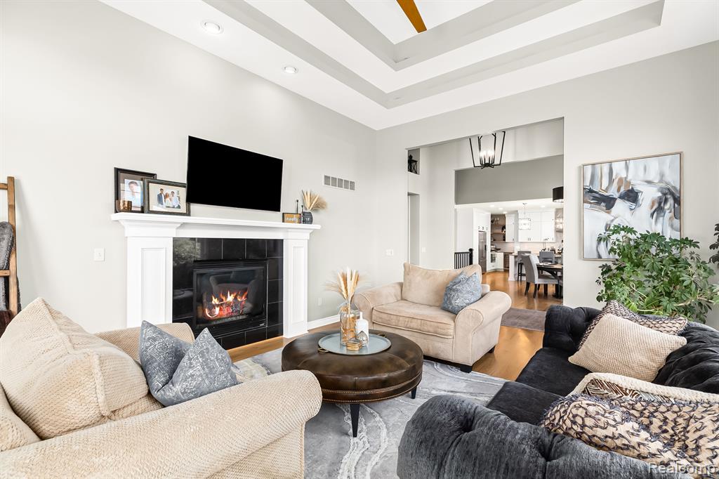 10815 SPARKLING WATERS Court, South Lyon, MI 48178 — Photo 8