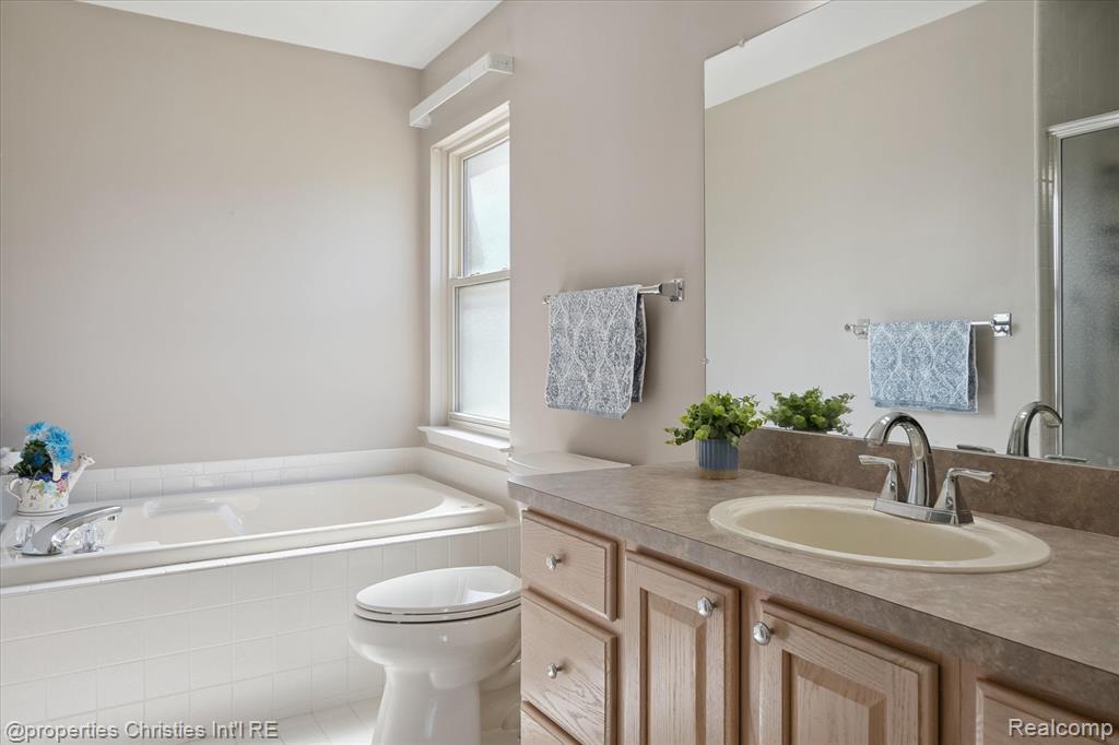 4831 Sunderland Drive, Sterling Heights, MI 48314 — Photo 30
