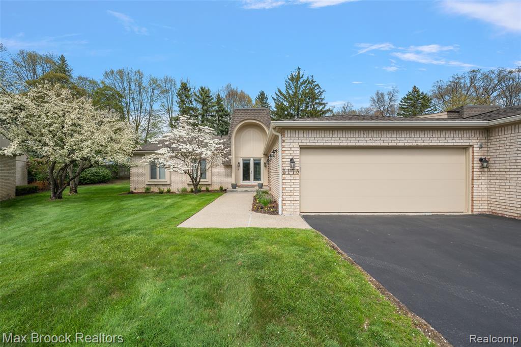 5175 Woodlands Drive, Bloomfield Hills, MI 48302 — front exterior