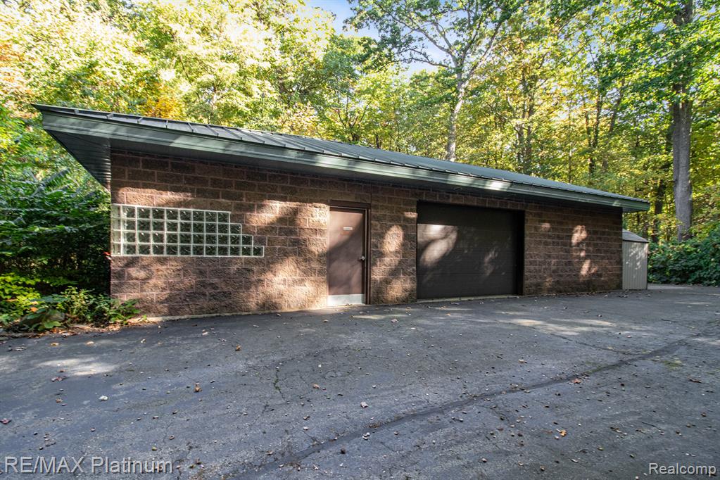 4352 Fenton Road, Hartland, MI 48353 — Photo 33