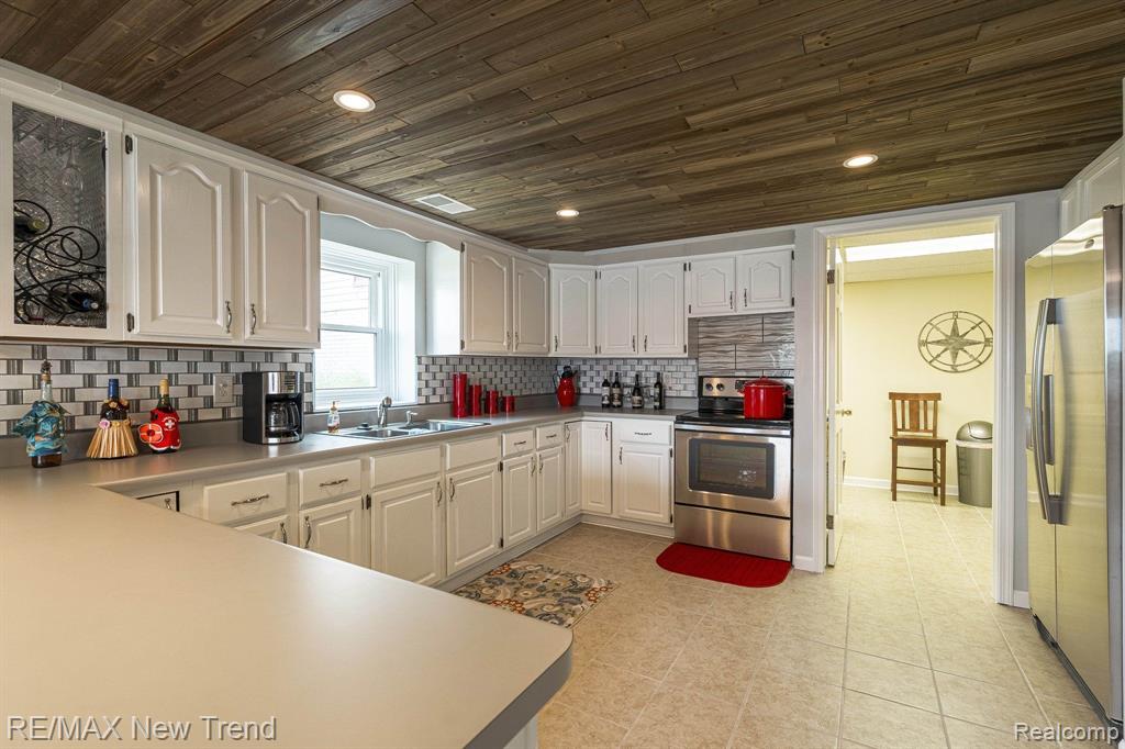 6768 HATCHERY Road, Waterford, MI 48327 — Photo 44