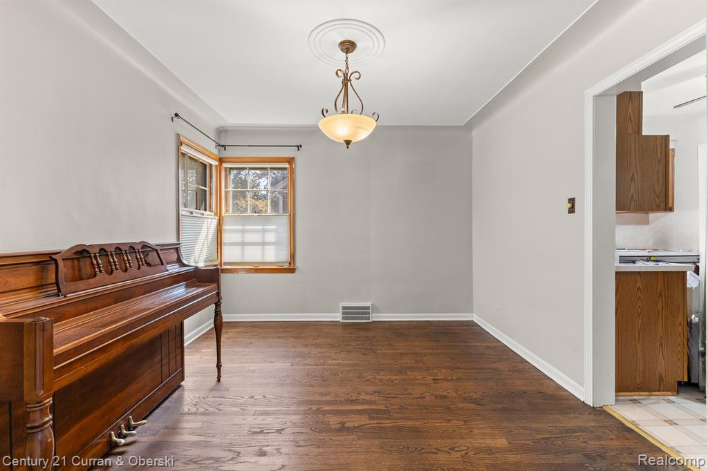 951 N MILDRED Street, Dearborn, MI 48128 — Photo 6