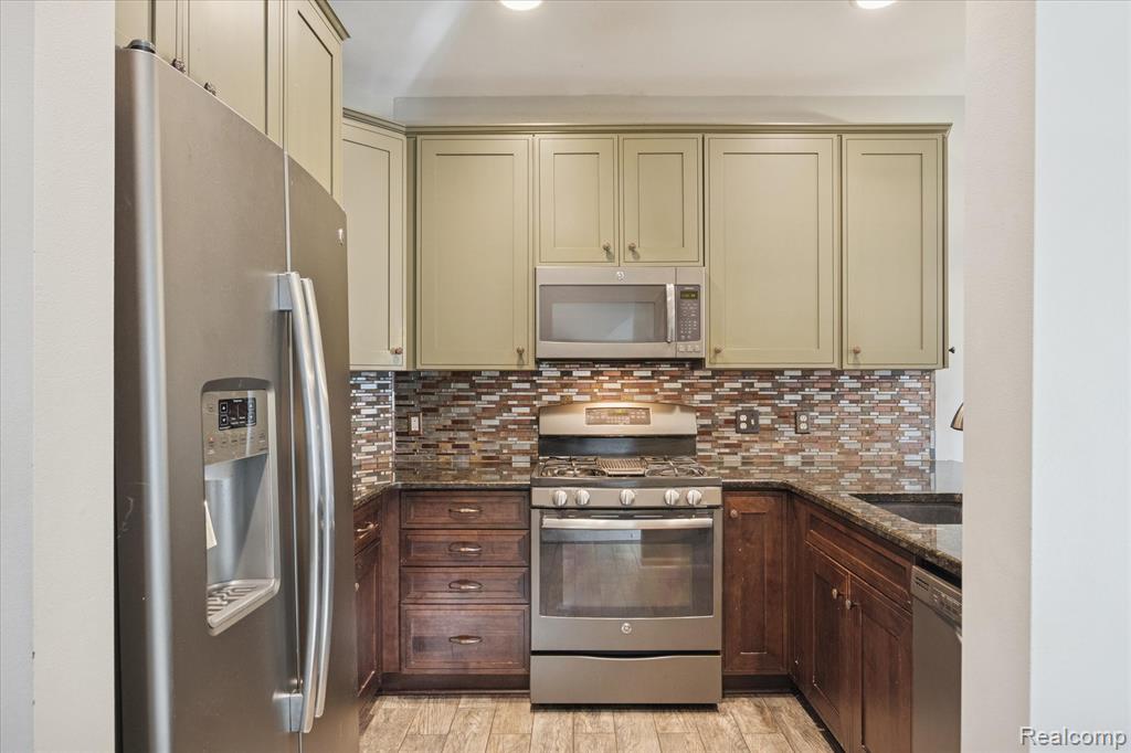 5585 Woodruff Shore Drive, Brighton, MI, 48116