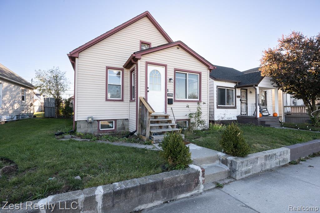 18765 Riverview Street, Riverview, MI 48193 — front exterior