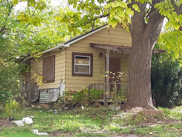 911 Hughes Avenue, Flint, MI 48503 — front exterior