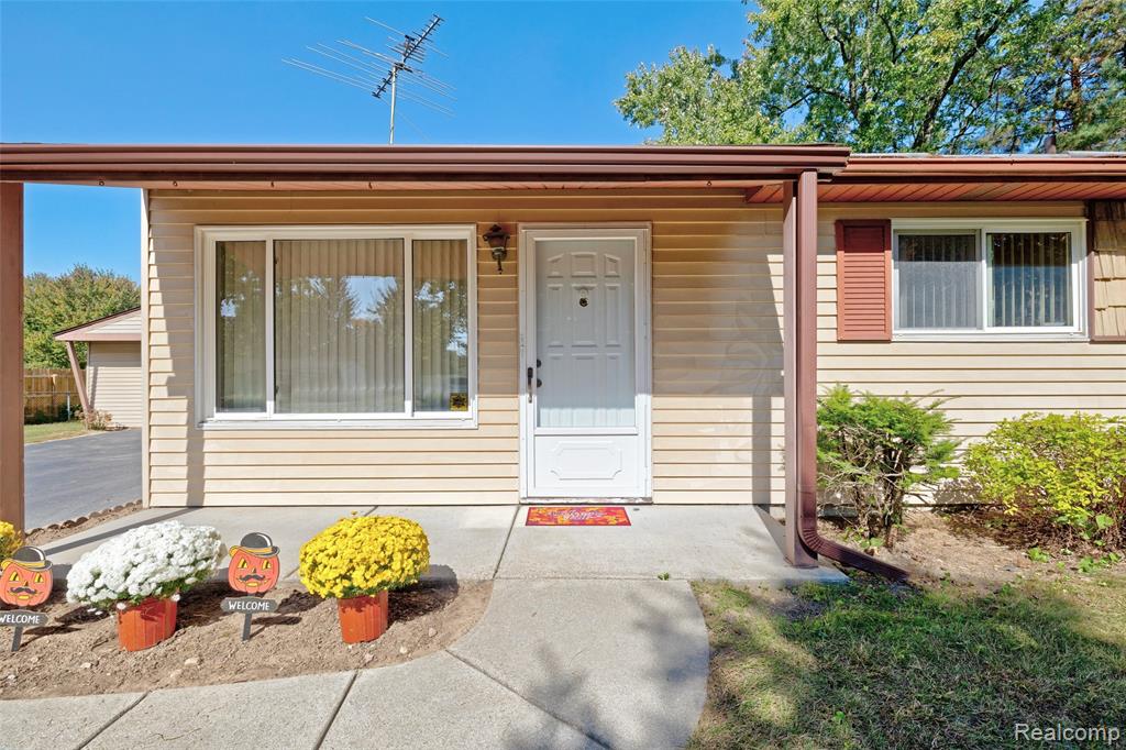 4730 Pinedale Avenue, Clarkston, MI — front exterior