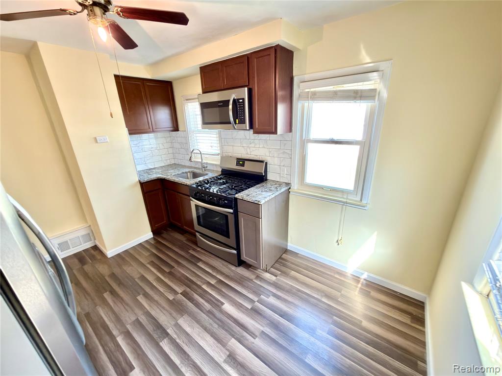 14257 MULBERRY Street, Southgate, MI 48195 — Photo 9