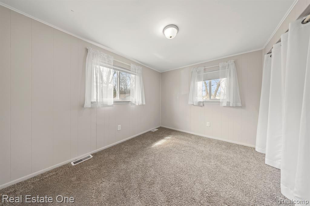 542 SNYDER Road, Highland, MI — Photo 15