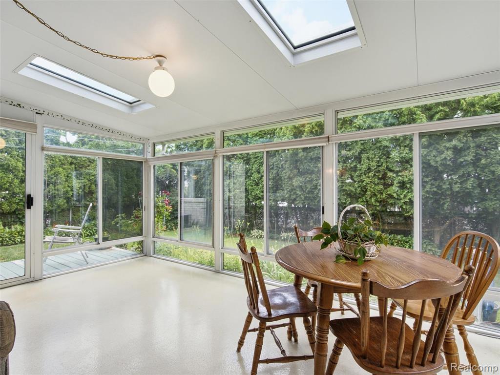 883 Briarcliff Drive, Grosse Pointe, MI 48236 — Photo 12
