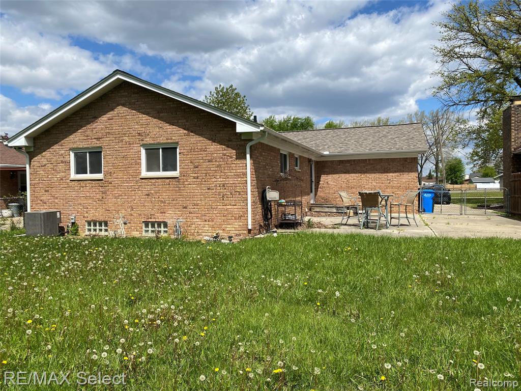 607 W Girard Avenue, Madison Heights, MI 48071 — Photo 7