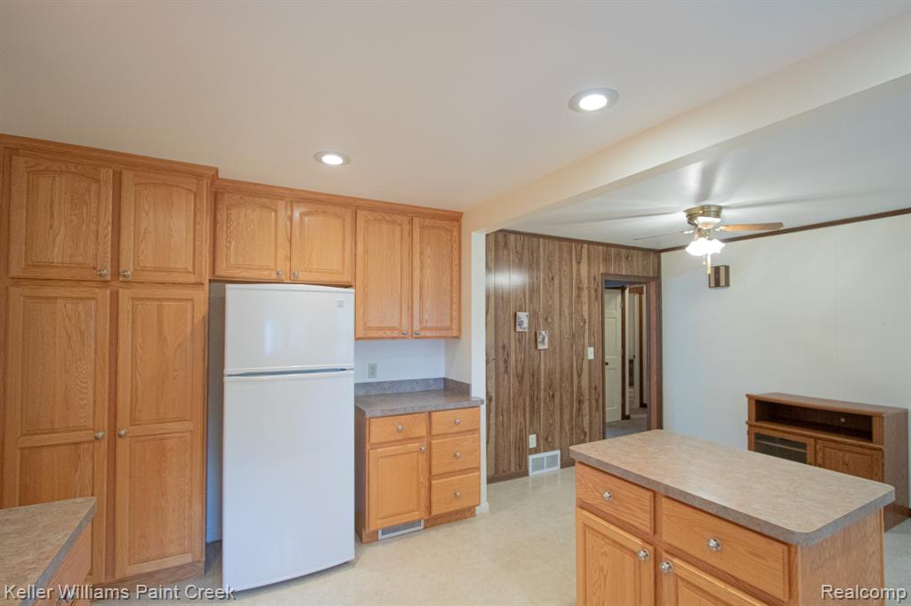 239 Almont Avenue, Almont, MI 48003 — Photo 10