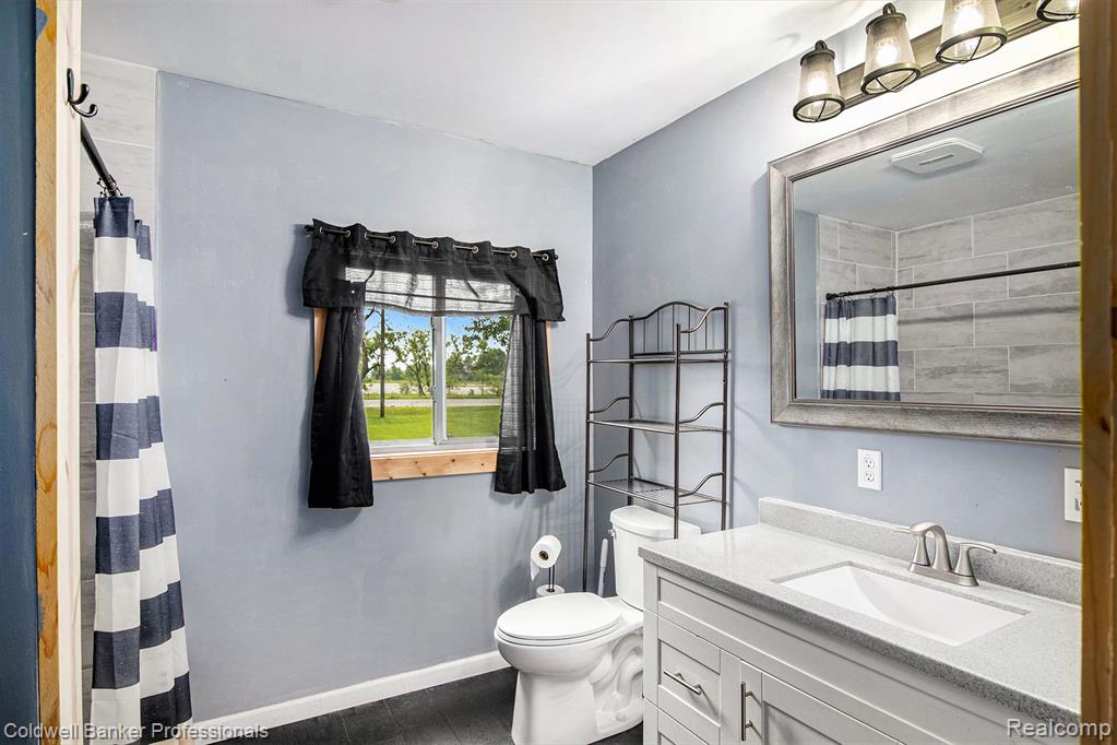 6408 E Court Street S, Burton, MI 48509 — Photo 13