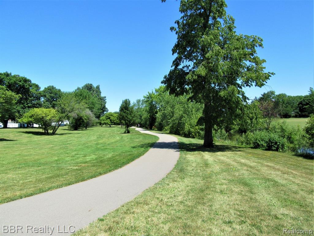 5485 GREENWAY Drive, Trenton, MI, 48183