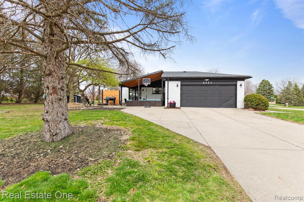 5251 WINCHESTER Drive, Troy, MI 48085 — Photo 46