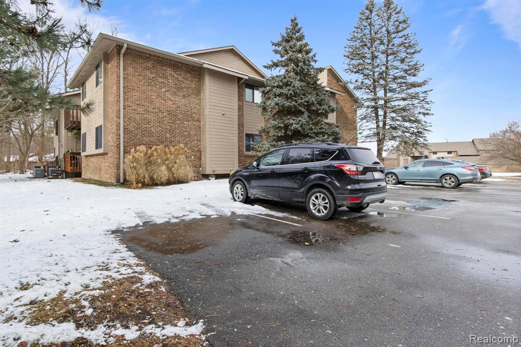 11863 SYCAMORE Drive, Plymouth, MI 48170 — Photo 4