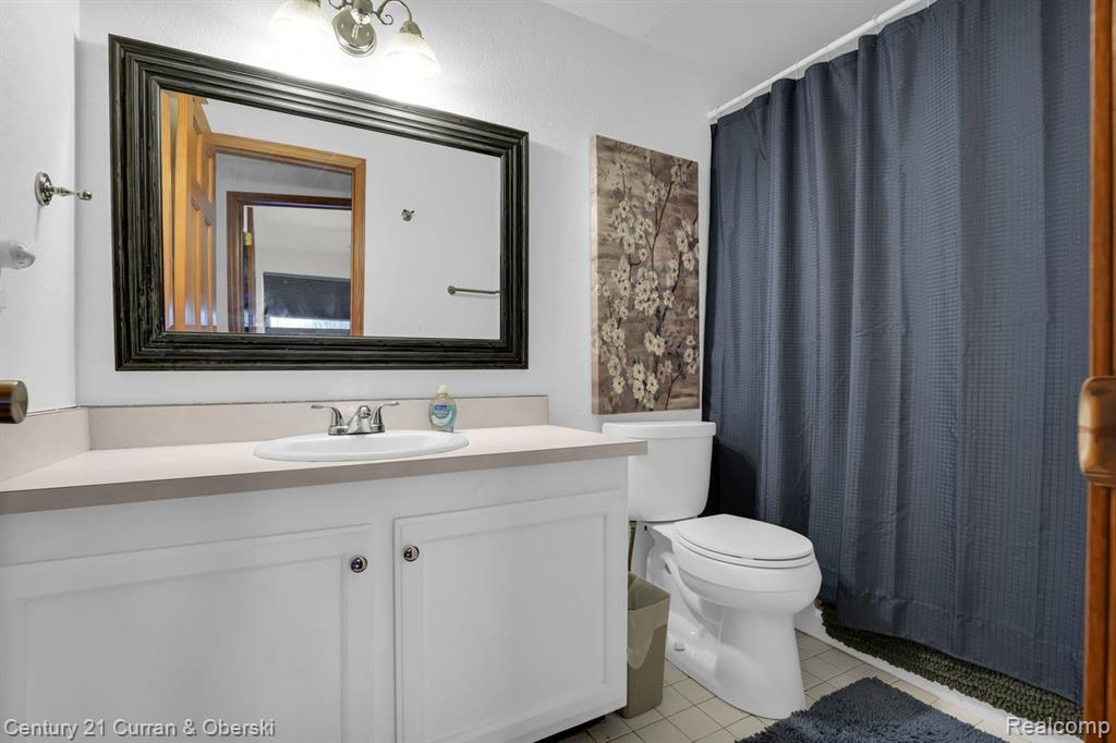 21539 Deerfield Drive, Woodhaven, MI 48183 — Photo 27