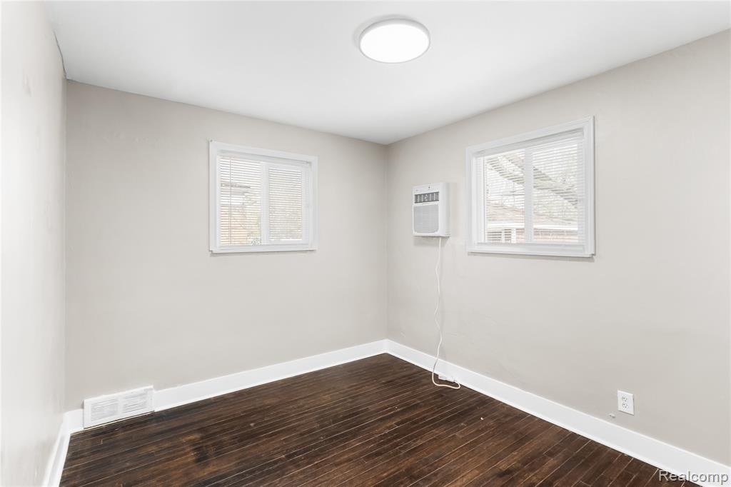 6781 Iowa Street, Hamtramck, MI 48212 — Photo 8