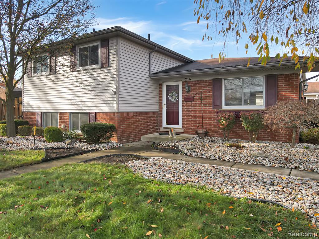 9037 N HUBBARD Street, Livonia, MI 48150 — Photo 2