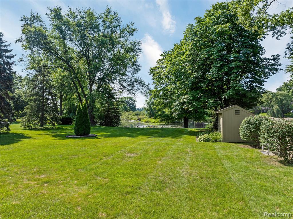9844 Klais Court, Clarkston, MI 48348 — Photo 39