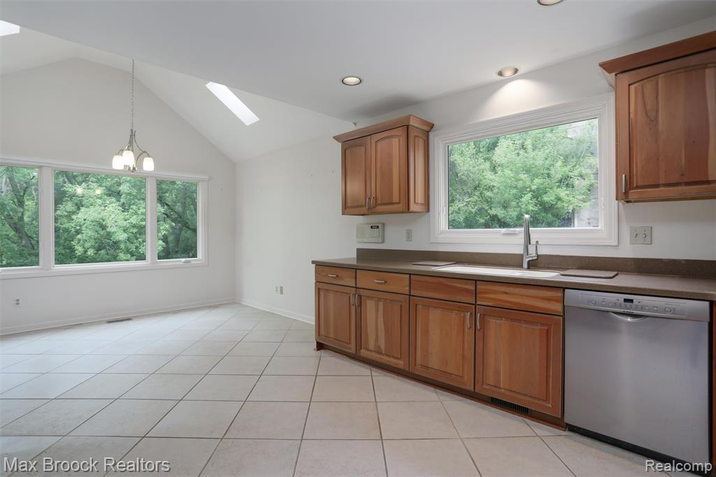 5844 INDEPENDENCE Lane, West Bloomfield, MI — Photo 13