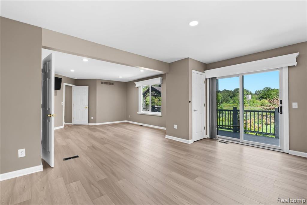 5620 Hatchery Road, Waterford, MI 48329 — Photo 16