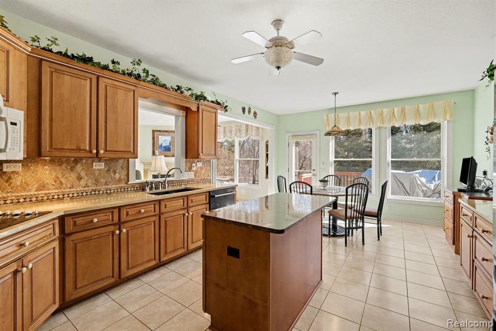 2215 Ridgemoor Court, Burton, MI 48509 — Photo 19