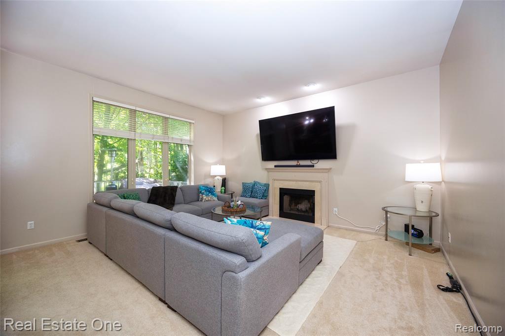 3481 Castlewood Court, Wixom, MI — Photo 35