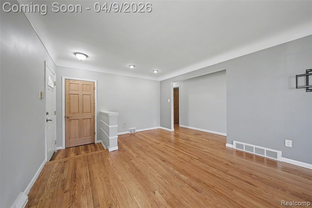 906 Englewood Avenue, Royal Oak, MI 48073 — Photo 9