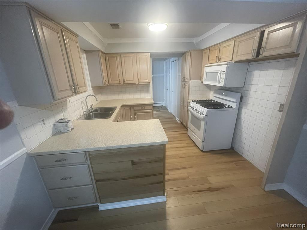 980 Indiana Avenue, Marysville, MI 48040 — Photo 13