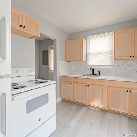 18557 Kenosha Street, Harper Woods, MI 48225 — Photo 24