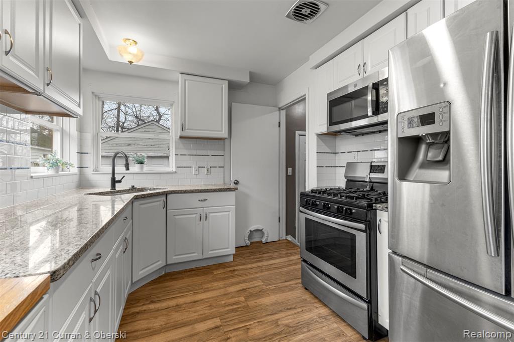 304 Draper Avenue, Pontiac, MI 48341 — Photo 11